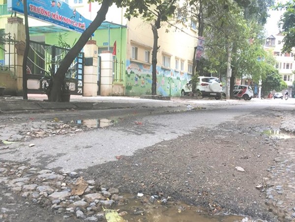 Mòn mỏi chờ sửa đường