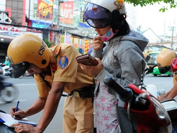 Hà Nội: CSGT tăng cường kiểm tra, xử lý vi phạm về bảo hiểm bắt buộc trách nhiệm dân sự đối với chủ xe