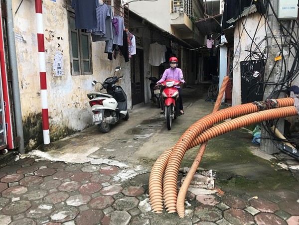 Điểm nóng giao thông: Dây cáp mọc phân đôi ngõ 8, đường Kim Giang