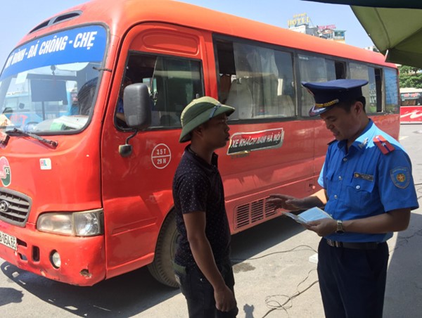 Hà Nội: Đình tài xe khách lắp thiếu ghế, khí thải vượt ngưỡng