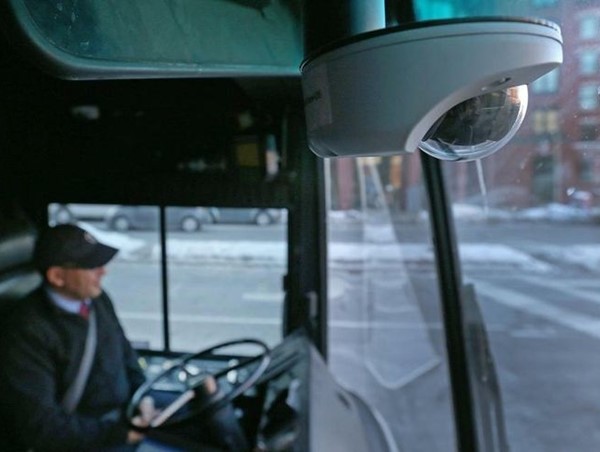 Lắp camera trên xe khách: Lợi đủ đường