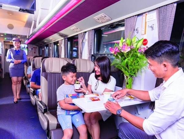 Hành khách mua vé tàu sớm và đi xa có thể được giảm đến 50%