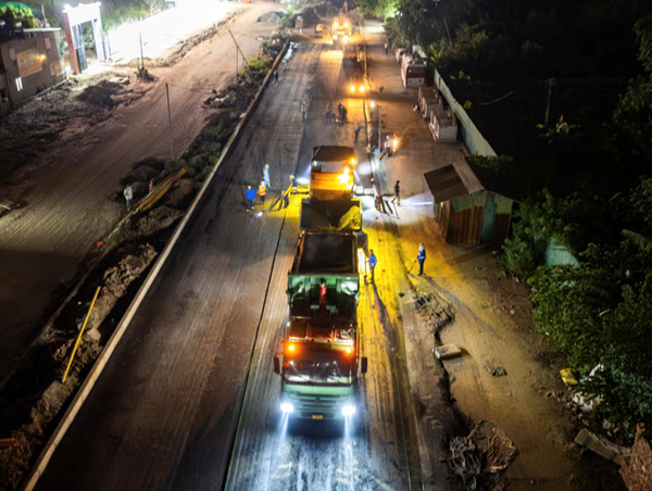 Hà Nội: Công nhân xuyên đêm thi công dự án Vành đai 2,5 