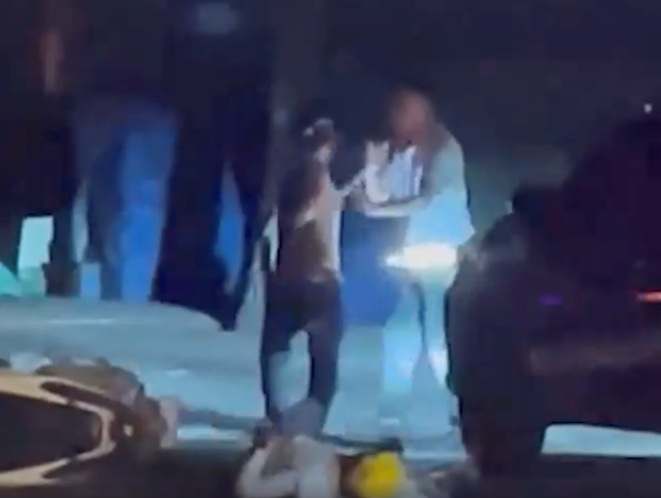 Xác minh vụ người đàn ông nghi ăn vạ, đánh tài xế ô tô sau va chạm giao thông