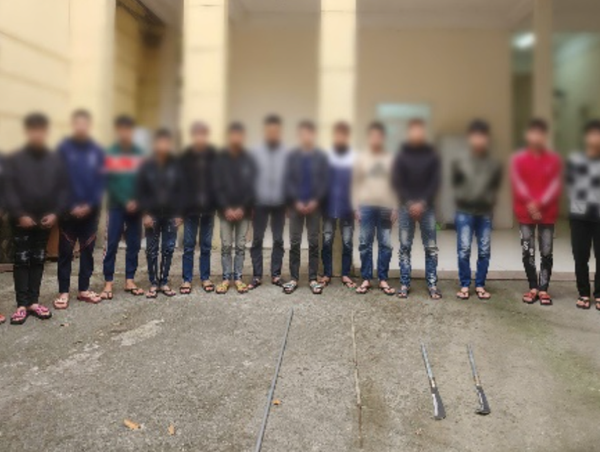 Bắt giữ nhóm đối tượng phóng xe máy tốc độ cao, mang hung khí diễu phố thị uy