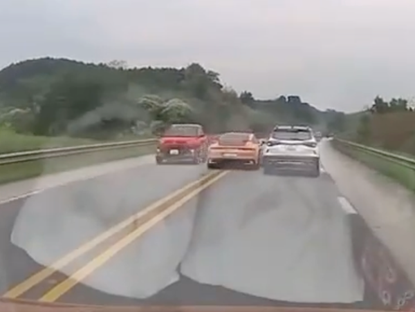 Xác minh dàn 5 xe sang Porsche lấn làn, vượt ẩu trên cao tốc