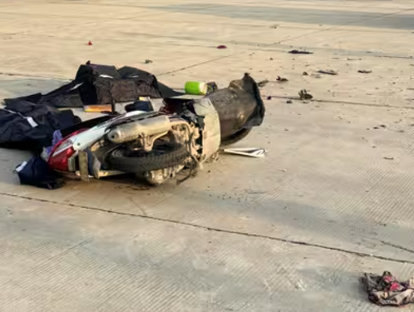 Xe máy va chạm ô tô tải, hai thanh niên tử vong