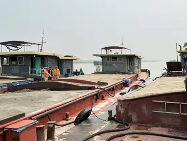 Bắt 3 tàu vận chuyển gần 1.000m3 cát không rõ nguồn gốc trên sông Hồng