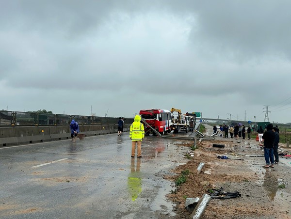 Nghệ An: Ban An toàn giao thông thông tin vụ xe chở học sinh gặp nạn