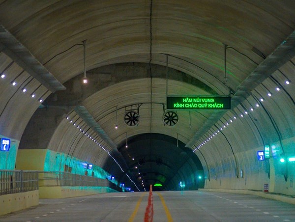 Đề xuất gần 1.200 tỷ đồng đầu tư hoàn thiện hầm xuyên núi trên cao tốc Cam Lâm - Vĩnh Hảo