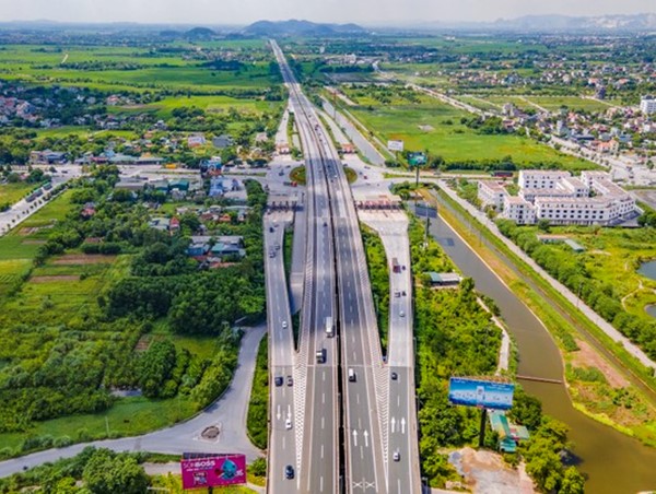 Hơn 123.000 xe hết tiền trong tài khoản thu phí tự động vẫn đi vào cao tốc