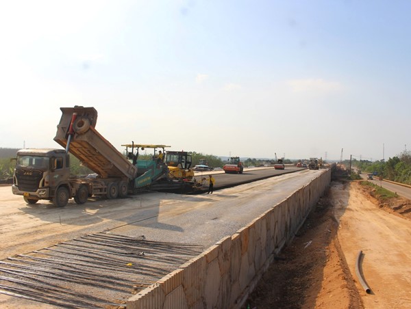 Thứ trưởng Nguyễn Tường Văn: Thông tuyến cao tốc Vạn Ninh - Cam Lộ trước 30/6