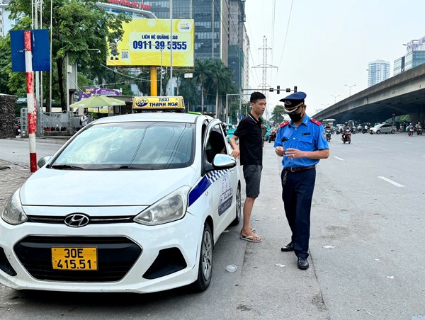 Thúc giục  xe vận tải hành khách chuyển đổi xanh