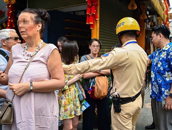 Phạt nhiều vi phạm phố “cà phê đường tàu”