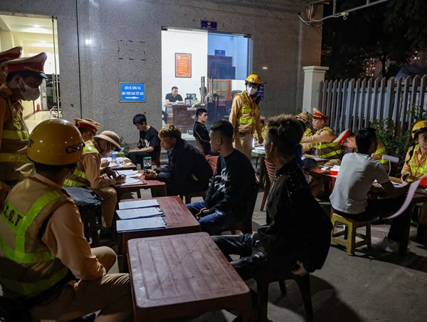 Hà Nội: Gần 40 thanh thiếu niên lạng lách, đánh võng bị xử lý