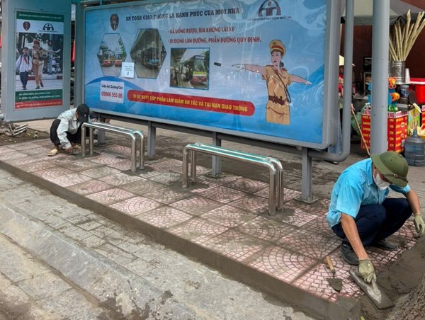 Hà Nội ra quân chỉnh trang hệ thống nhà chờ xe buýt