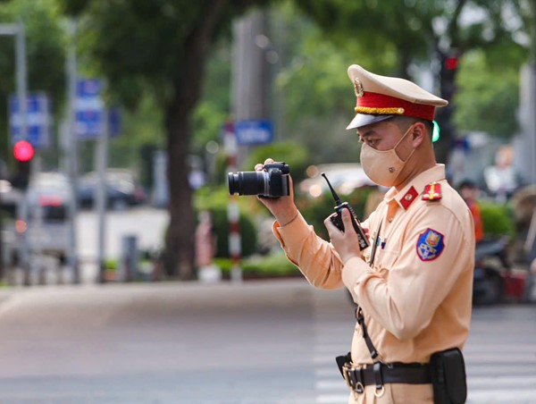Công an Hà Nội ghi hình phạt nguội xe máy