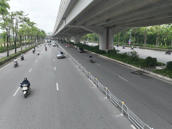 Người dân di chuyển thế nào trên đường Võ Chí Công và Phạm Văn Đồng?