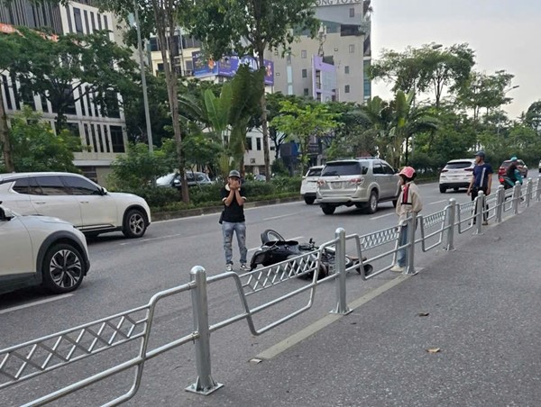 Có nồng độ cồn trong máu, người đàn ông đâm vào dải phân cách trên đường Võ Chí Công