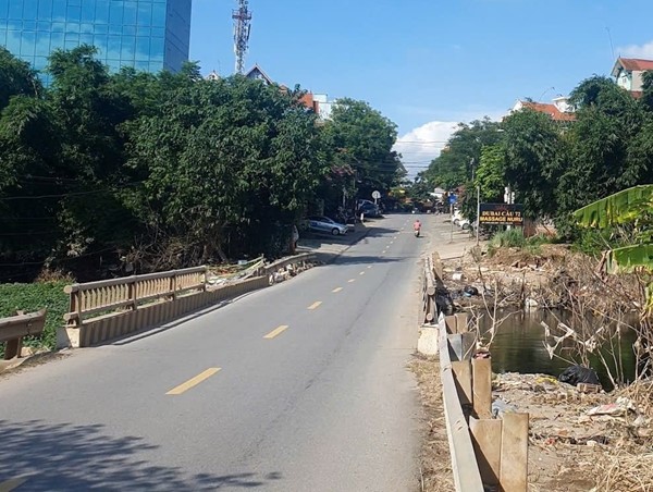 Hà Nội: cấm ô tô trên 16 chỗ qua cầu 72-II