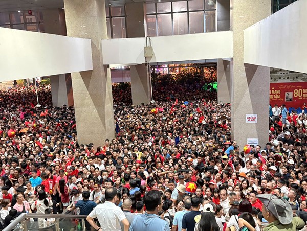 1,8 triệu lượt khách sử dụng tàu điện Hà Nội dịp lễ Quốc khánh 2/9