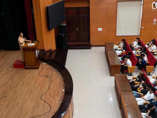 Tích cực tuyên truyền luật giao thông trong các trường đại học