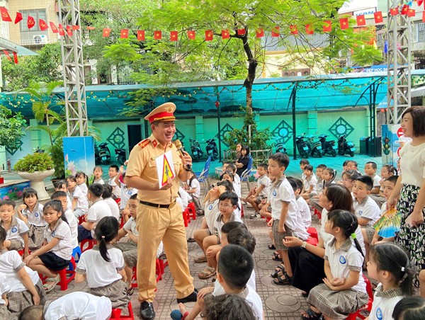Hơn 11.000 học sinh Thủ đô được tuyên truyền Luật giao thông 