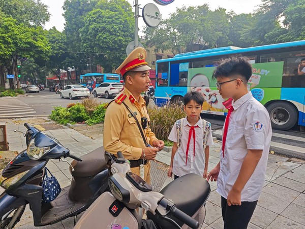 Xây dựng văn hoá giao thông lứa tuổi học sinh