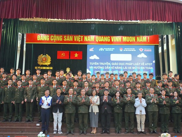 Xây dựng văn hoá giao thông cho cán bộ, chiến sỹ an ninh Nhân dân tương lai