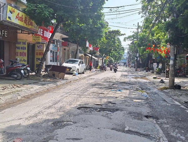 Phường Vĩnh Hưng: Ngõ 467 đường Lĩnh Nam xuống cấp nghiêm trọng, cần được sửa chữa