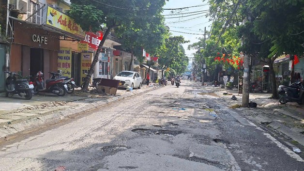 Phường Vĩnh Hưng: Ngõ 467 đường Lĩnh Nam xuống cấp nghiêm trọng, cần được sửa chữa