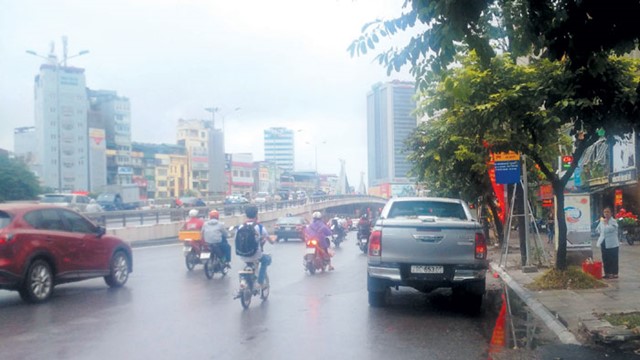 Điểm nóng giao thông: “Nhờn luật” trên đường Nguyễn Trãi