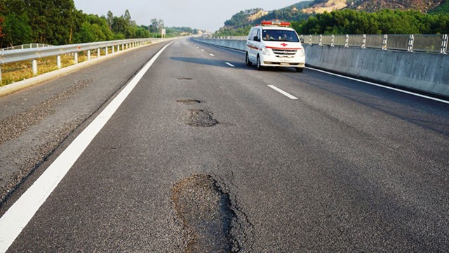 Dừng thu phí cao tốc Đà Nẵng - Quảng Ngãi để kiểm tra, khắc phục hư hỏng
