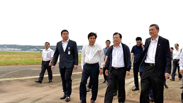 Phó Thủ tướng Trịnh Đình Dũng yêu cầu nâng cấp, mở rộng sân bay Nội Bài