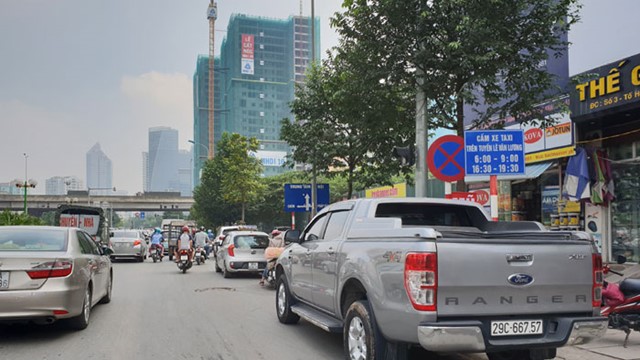 Điểm nóng giao thông: Cản trở giao thông trên lộ trình tuyến buýt BRT