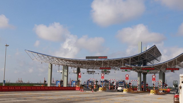 Cầu Bạch Đằng trong ngày đầu thu phí thế nào?