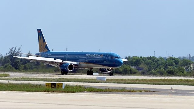 Thêm 2 tàu bay của Vietnam Airlines bị rách lốp