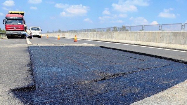 Đường hỏng không kịp sửa sẽ bị dừng thu phí