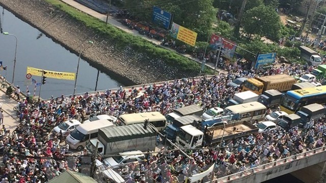 Hạn chế xe cá nhân, thu phí giờ cao điểm vào nội đô để giảm ùn tắc