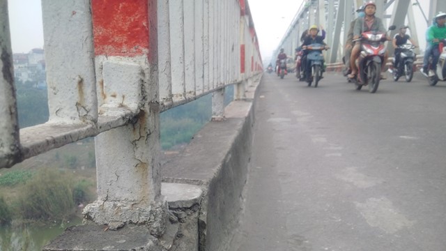 Hậu vụ ô tô lao từ cầu Chương Dương xuống sông Hồng: Còn nhiều nỗi lo