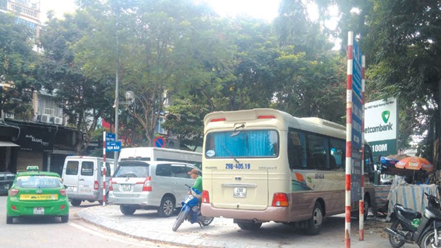 Xử lý vi phạm trật tự đô thị tại nút Vạn Bảo - Vạn Phúc