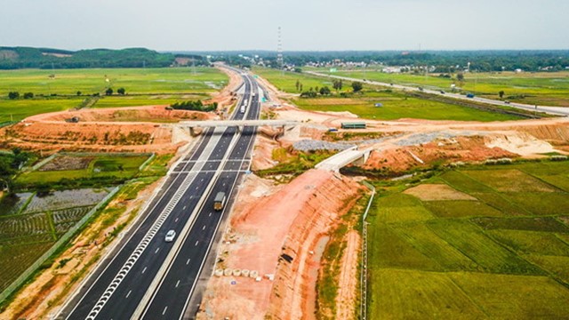 VEC lên tiếng cao tốc Đà Nẵng - Quảng Ngãi bị sụt lún