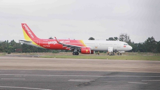 Thu bằng lái vô thời hạn 2 phi công Vietjet trong vụ "hạ cánh bằng càng" tại Buôn Ma Thuột 