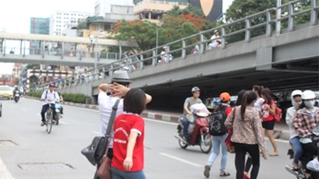 Tản mạn về “văn hóa giao thông”: Chuyện sang đường