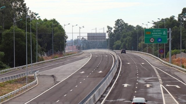 Phân làn giao thông nút giao Chu Lai cao tốc Đà Nẵng-Quảng Ngãi