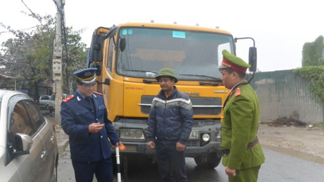Hà Nội: Liên ngành bí mật xử lý xe tải vào đường cấm