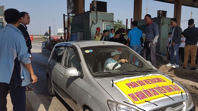 Hà Nội: Trạm BOT Bắc Thăng Long – Nội Bài xả trạm do nhiều lái xe phản đối