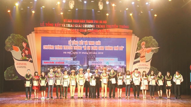 Góp sức xây dựng văn hóa giao thông