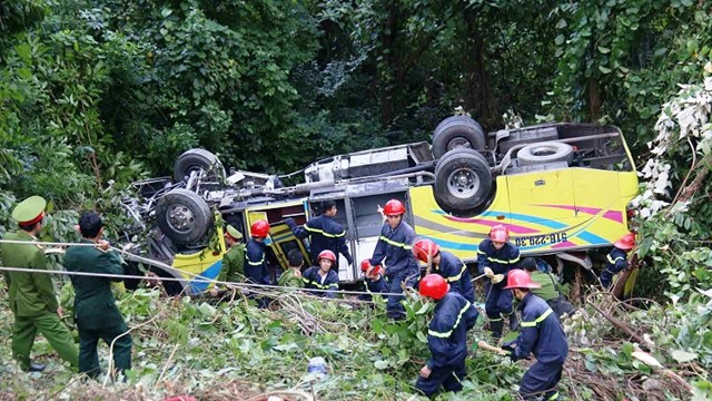 Tước bằng lái vĩnh viễn với lái xe gây tai nạn nghiêm trọng: Đề xuất vội vàng