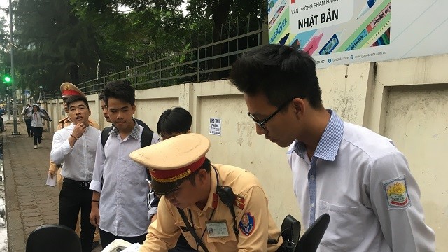 Giáo dục luật giao thông cho học sinh: Không chỉ biện pháp tuyên truyền